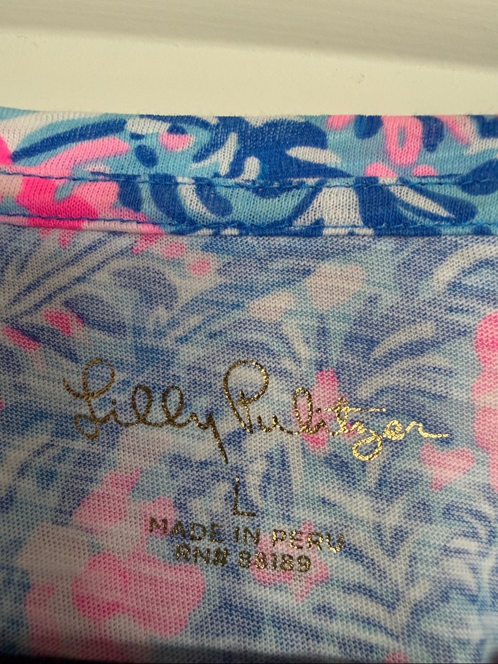 Lilly Pulitzer Etta V Neck T Shirt Size L - Picture 2 of 4
